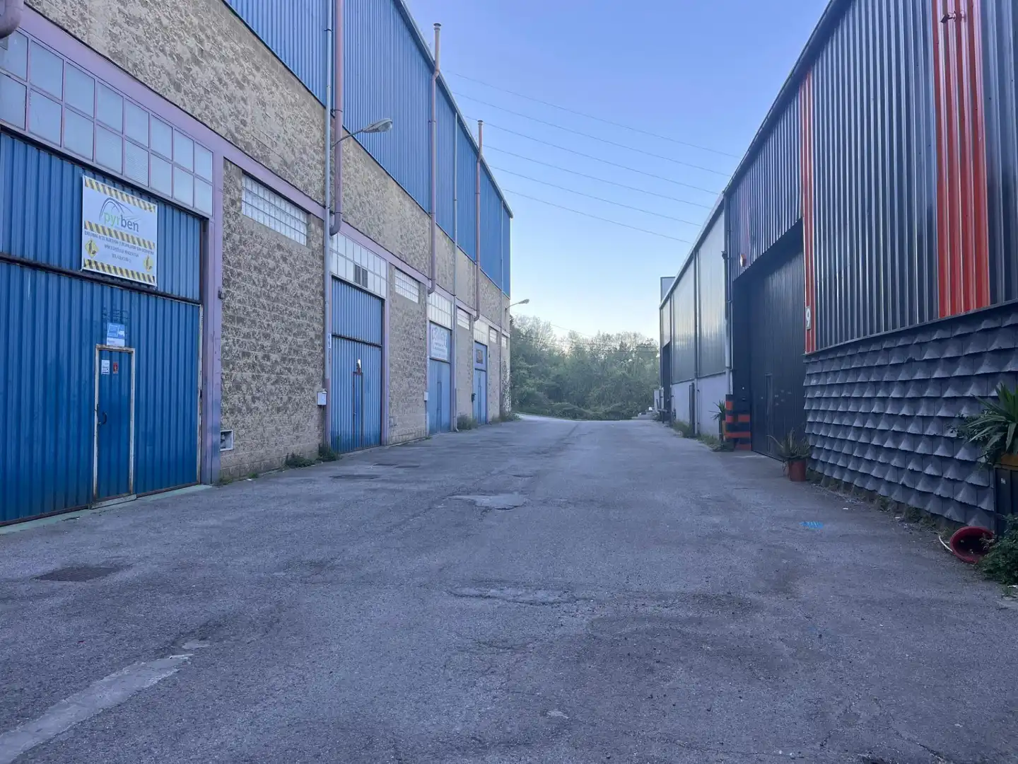 Exterior view of Industrial buildings for sale in Basauri 