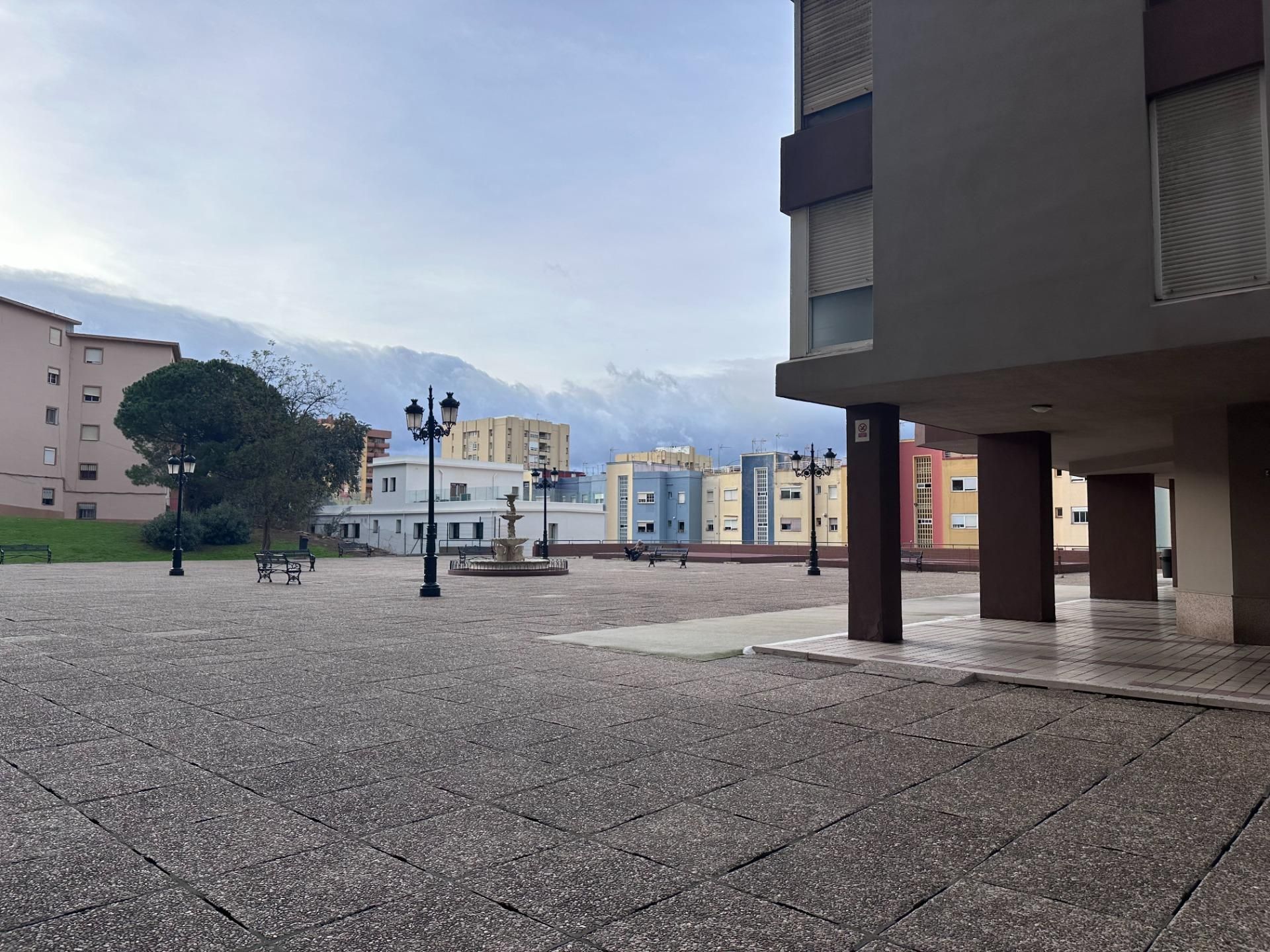 Vista exterior de Pis en venda en Algeciras amb Terrassa