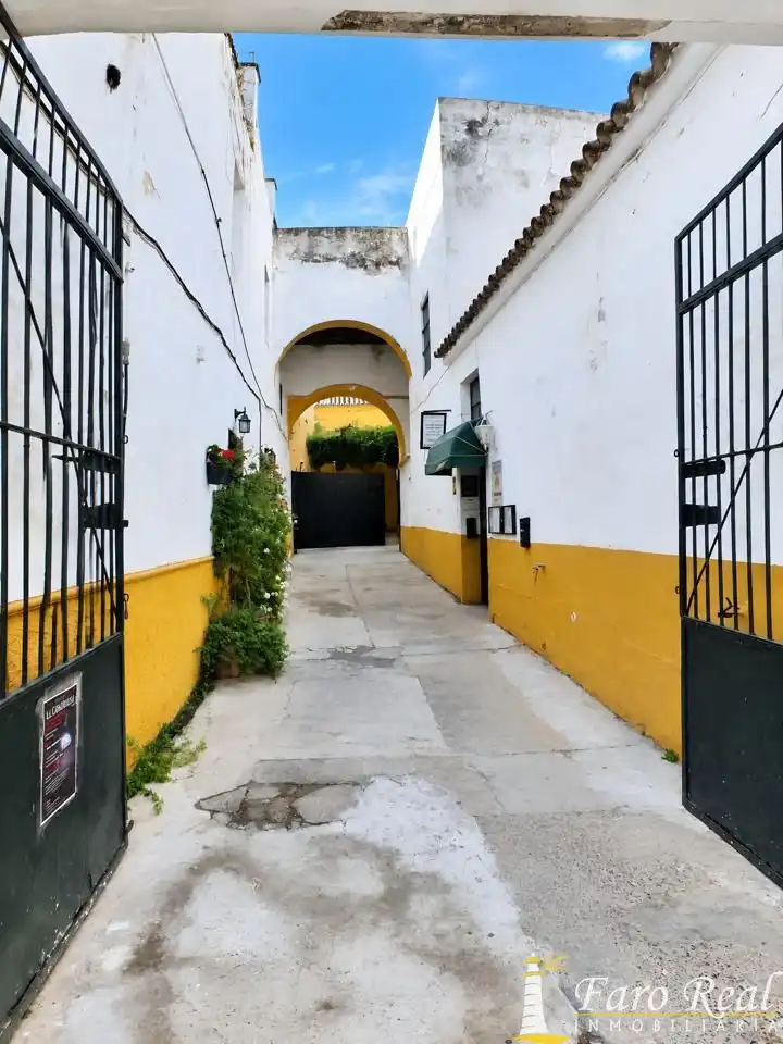 Bajo en venta en Centro - Calzada - Cabo Noval, imagen 2
