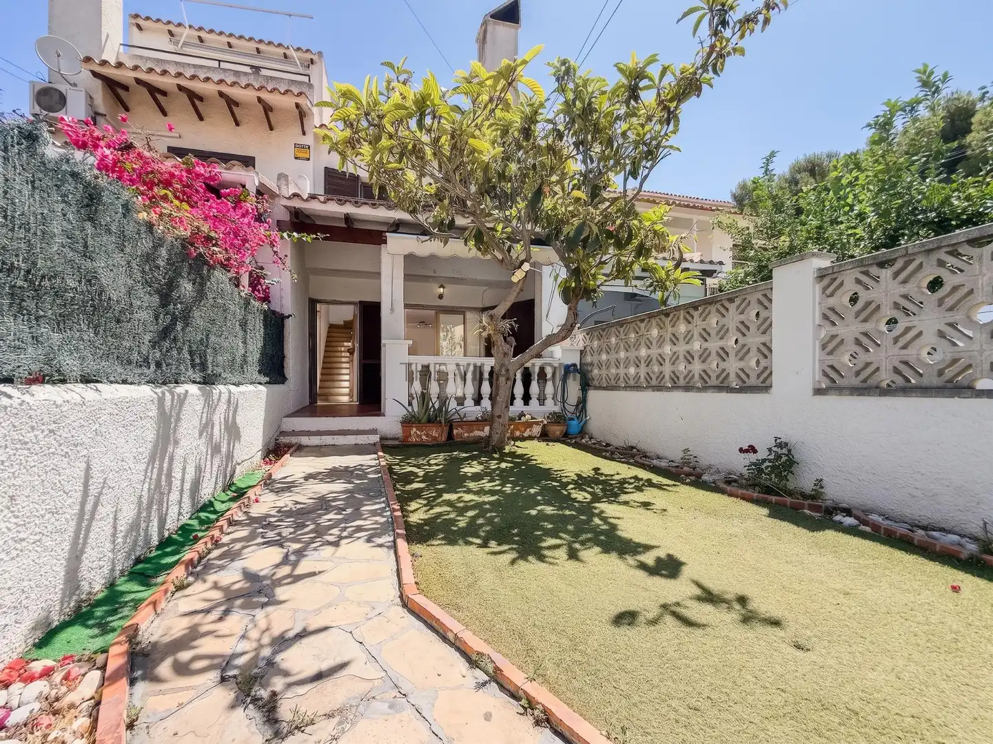 Jardí de Casa adosada en venda en Cubelles amb Jardí privat, Terrassa i Traster