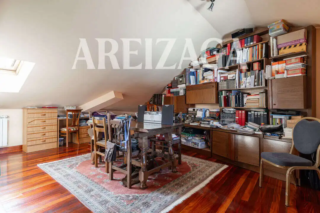 Casa adosada en venda en Donostia - San Sebastián  amb Calefacció, Terrassa i Traster