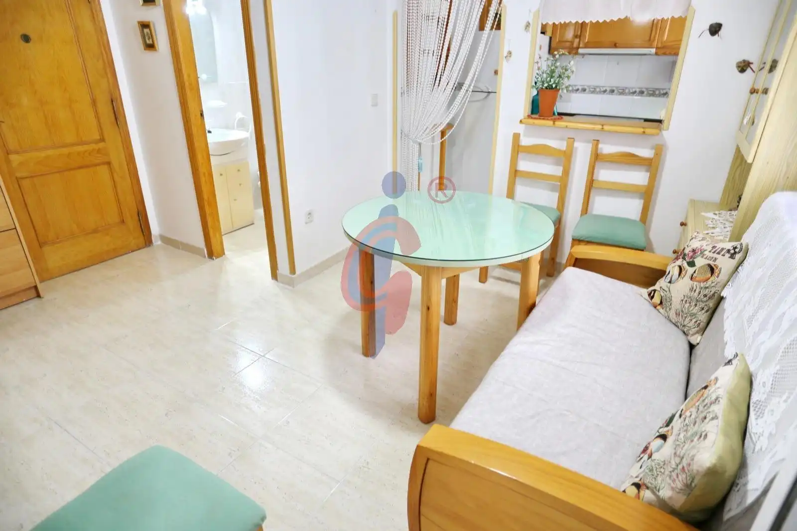 Sala d'estar de Estudi en venda en Guardamar del Segura amb Terrassa, Moblat i Piscina comunitària