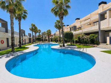 Apartamento con ascensor en venta en La Mata