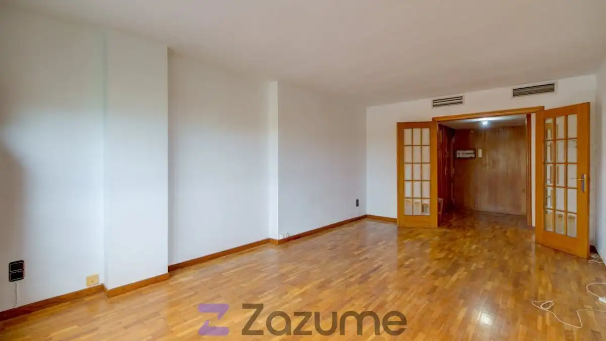Dormitori de Pis de lloguer en Zaragoza amb Aire condicionat, Calefacció i Jardí privat