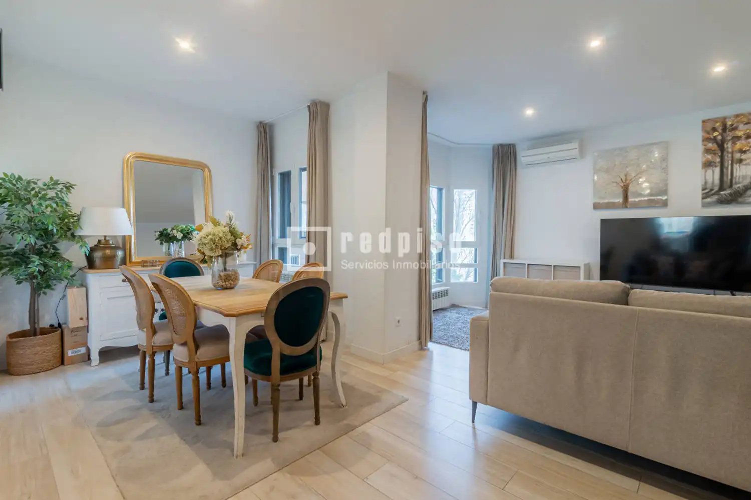 Bedroom of Flat for sale in  Madrid Capital  with Air Conditioner, Heating and Private garden