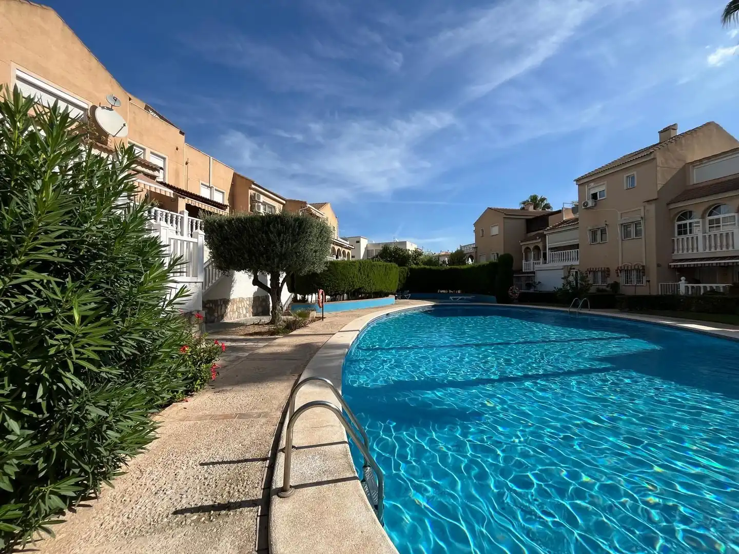 Flat with pool for sale in Pueblo - Urbanizaciones