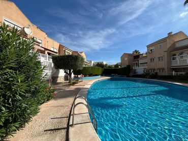 Wohnung mit Pool zum Verkauf in Pueblo - Urbanizaciones