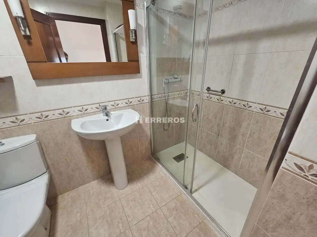 Baño de Piso en venta en  Logroño con Calefacción, Parquet y Trastero