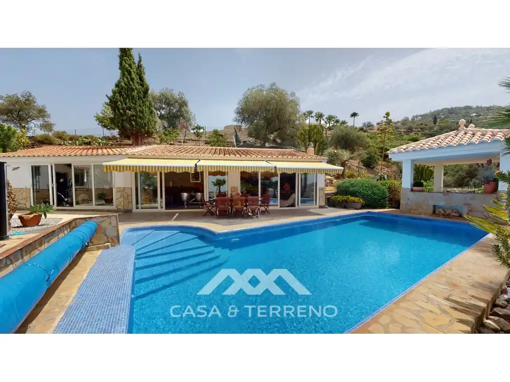 Exterior view of Houses for sale in Sayalonga  with Air Conditioner, Private garden and Terrace