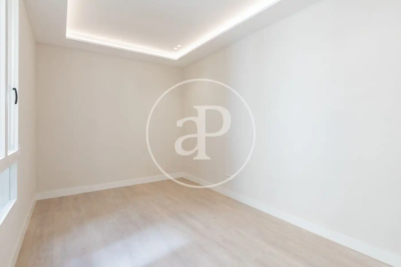 Flat for sale in Calle del Conde de Romanones, Embajadores - Lavapiés
