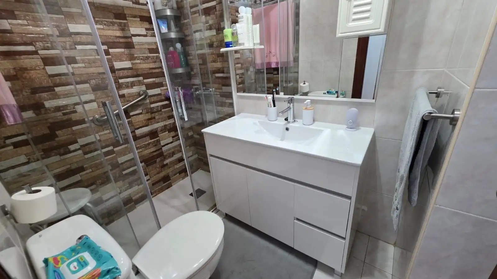 Badezimmer von Wohnung zum Verkauf in Castro-Urdiales mit Heizung und Möbliert