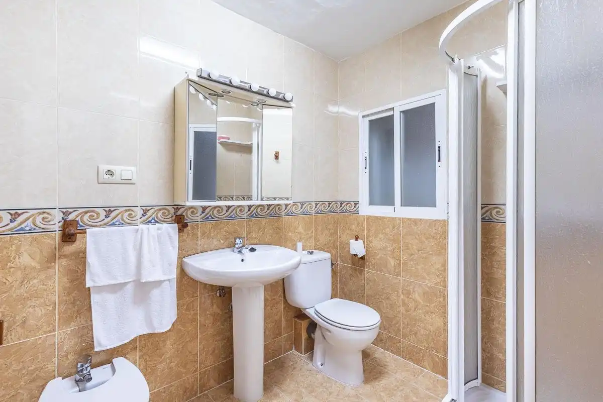 Bathroom of Flat for sale in Granada  with Furnished