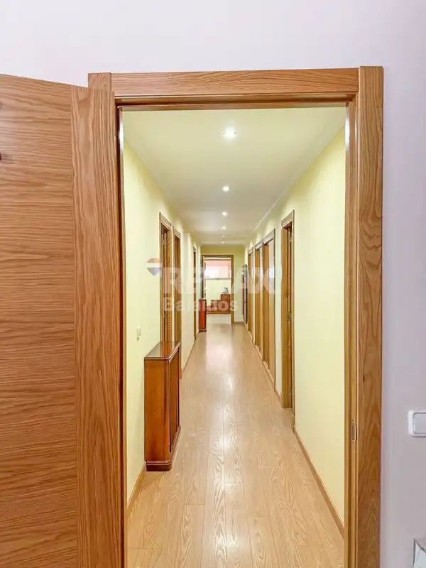 Piso en venta en Vilagarcía de Arousa con Calefacción, Parquet y Terraza