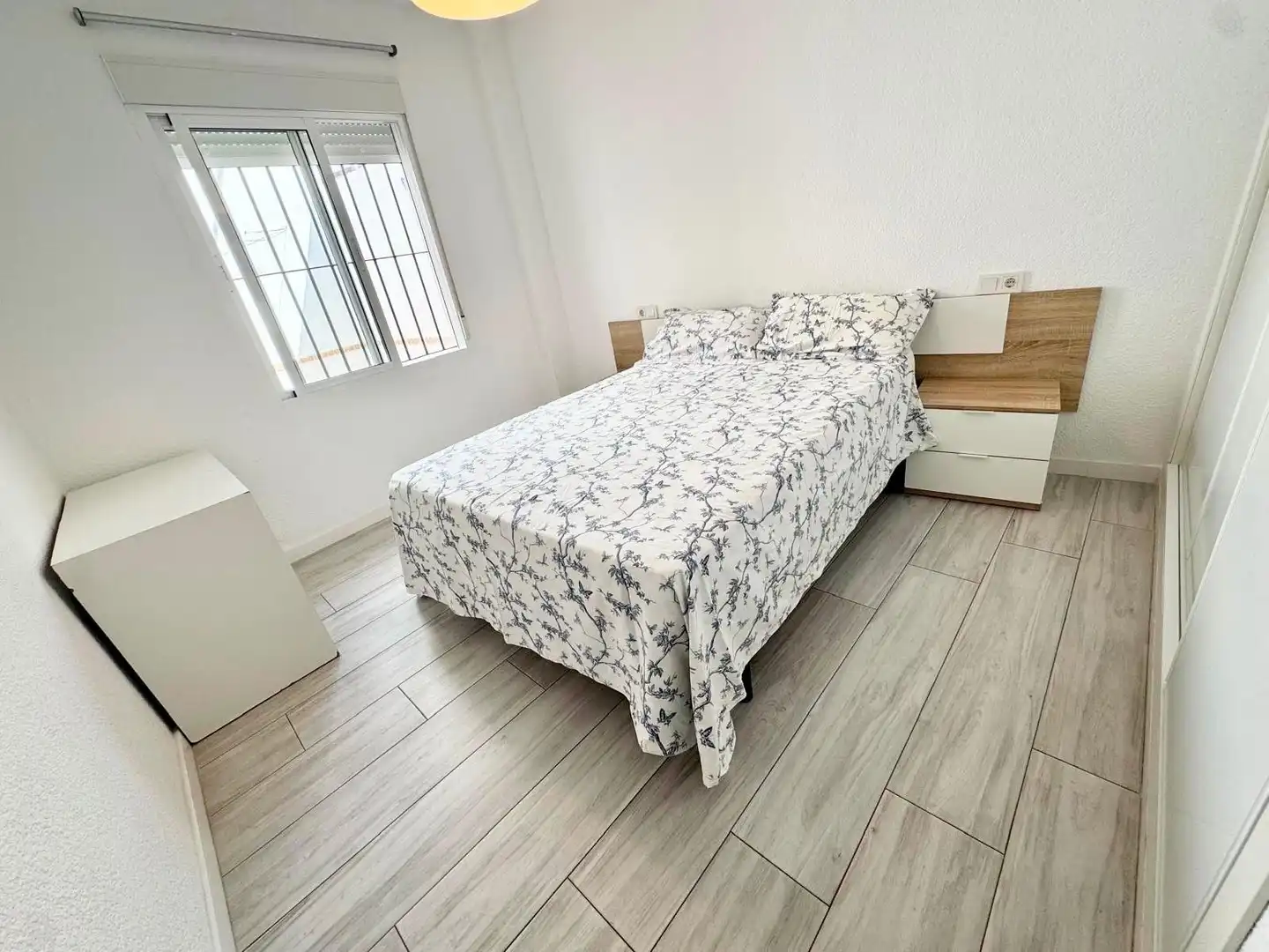 Schlafzimmer von Erdgeschoss zum Verkauf in Punta Umbría mit Klimaanlage, Heizung und Abstellraum