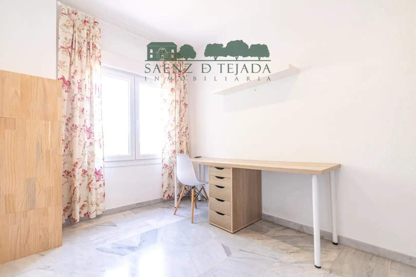 Bedroom of Flat for rent in Sevilla  with Air Conditioner, Storage room and Oven
