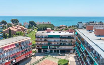 Vista exterior de Apartament en venda en Sant Andreu de Llavaneres amb Terrassa, Balcó i Piscina comunitària