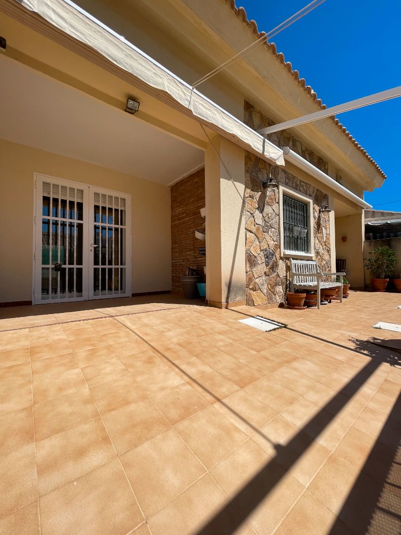 Single-family semi-detached for sale in Los Cuarteros