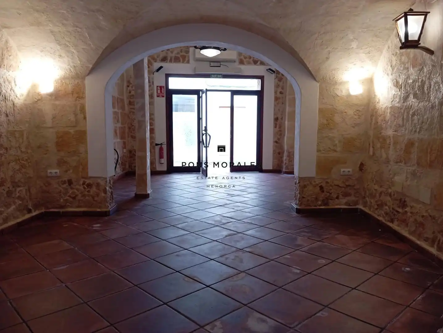 Geschaftsraum zur Miete in Ciutadella de Menorca mit Terrasse
