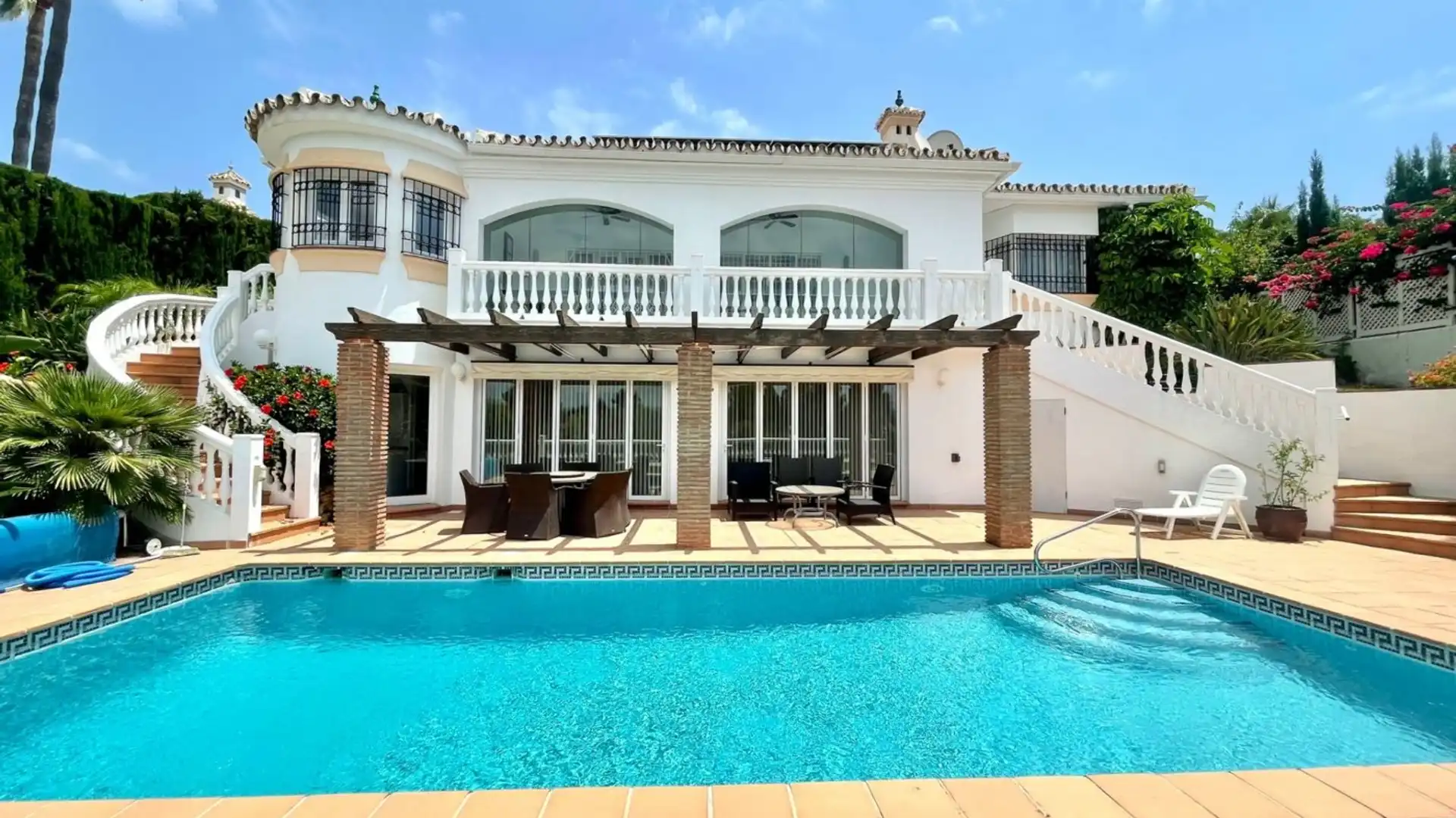 Vista exterior de Casa o chalet en venta en Mijas con Aire acondicionado, Jardín privado y Terraza