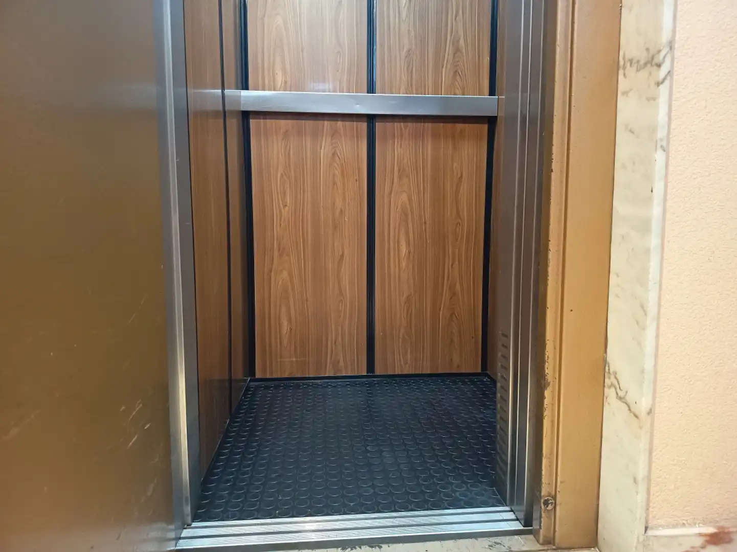 Piso de alquiler en Gijón  con Calefacción, Parquet y Terraza