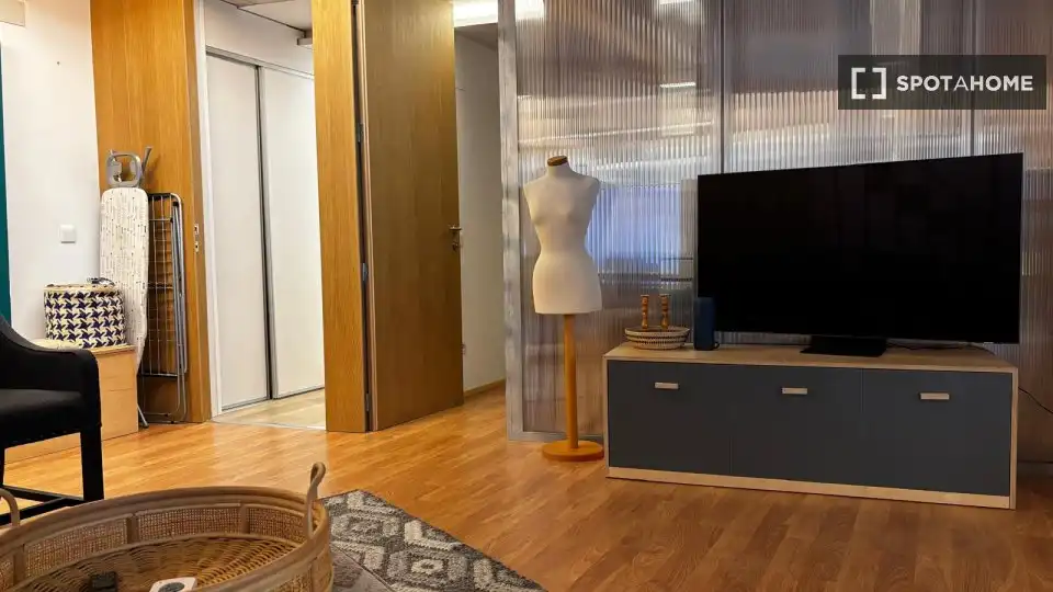 Flat for rent in Valencia  with Air Conditioner, Heating and Furnished
