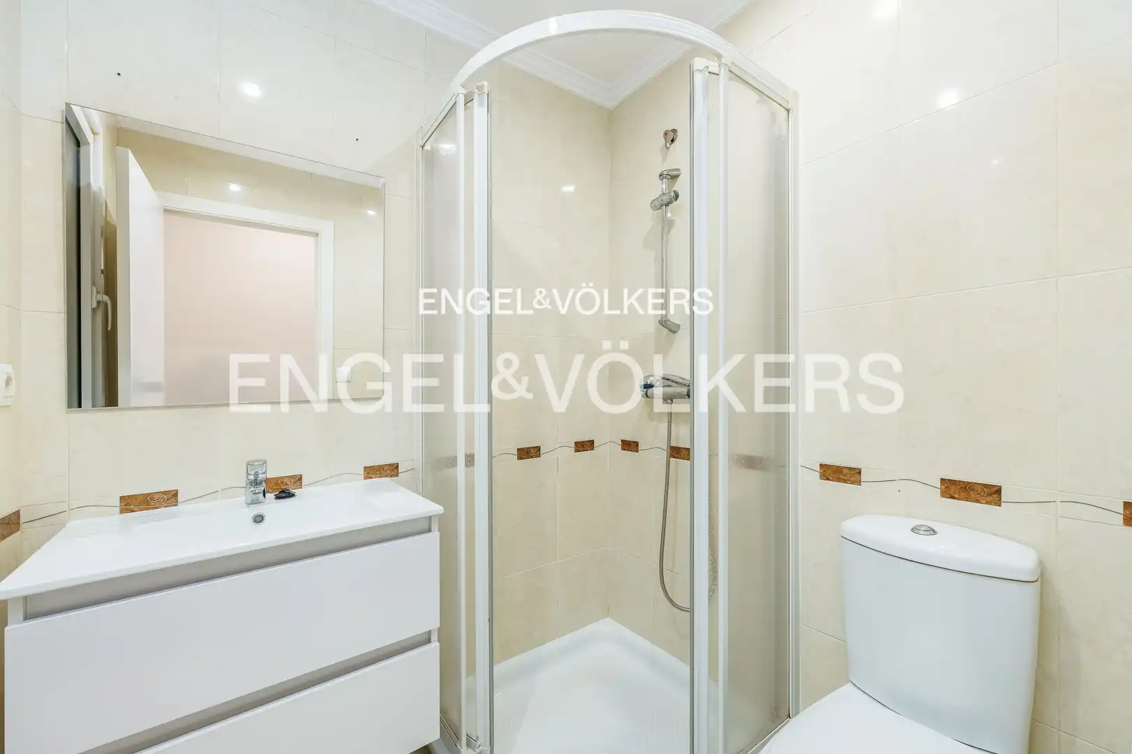 Baño de Piso en venta en Vigo  con Calefacción, Terraza y Balcón