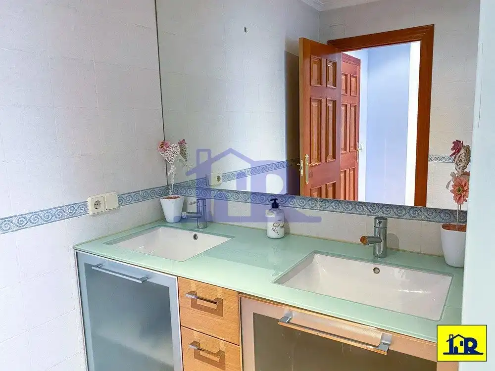 Bathroom of Houses for sale in Arcas del Villar  with Air Conditioner, Heating and Terrace