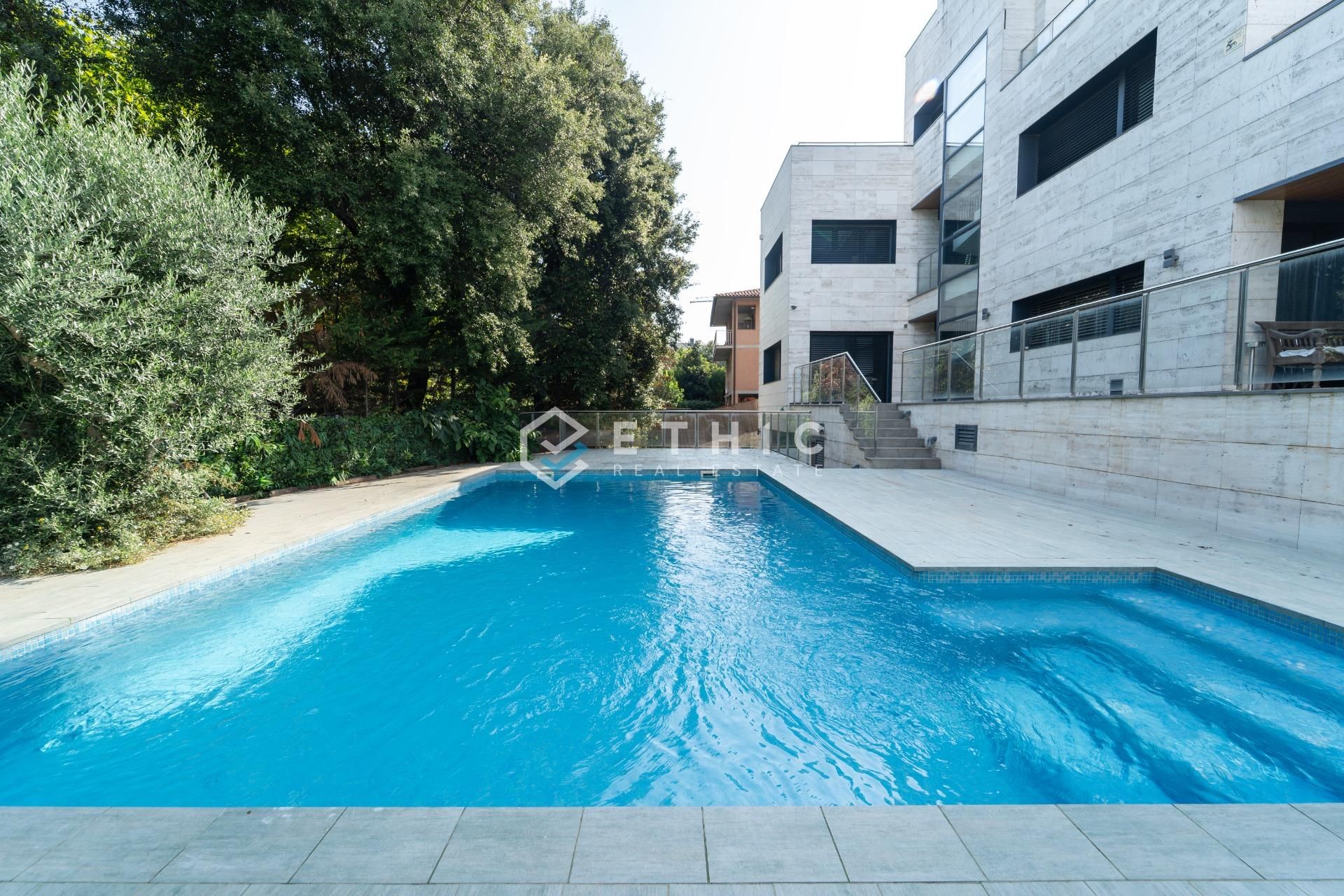 Swimming pool of House or chalet for sale in Sant Cugat del Vallès  with Air Conditioner, Heating and Private garden
