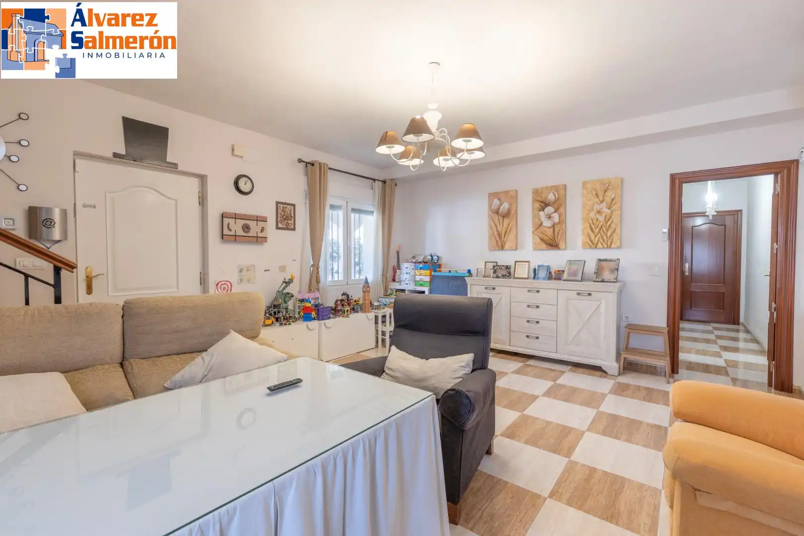 Sala d'estar de Casa o xalet en venda en Armilla amb Aire condicionat i Terrassa