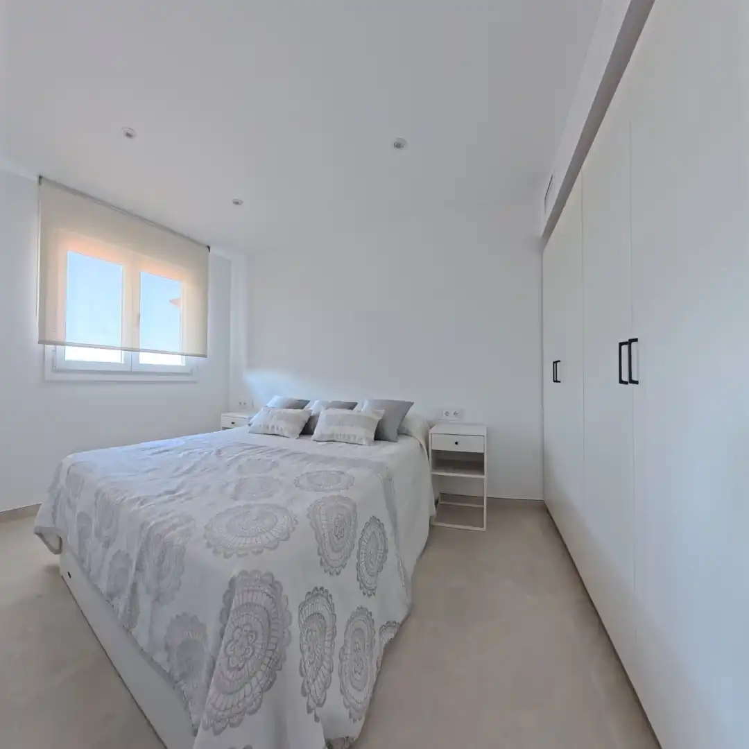Dormitori de Apartament de lloguer en Algarrobo amb Aire condicionat, Calefacció i Moblat