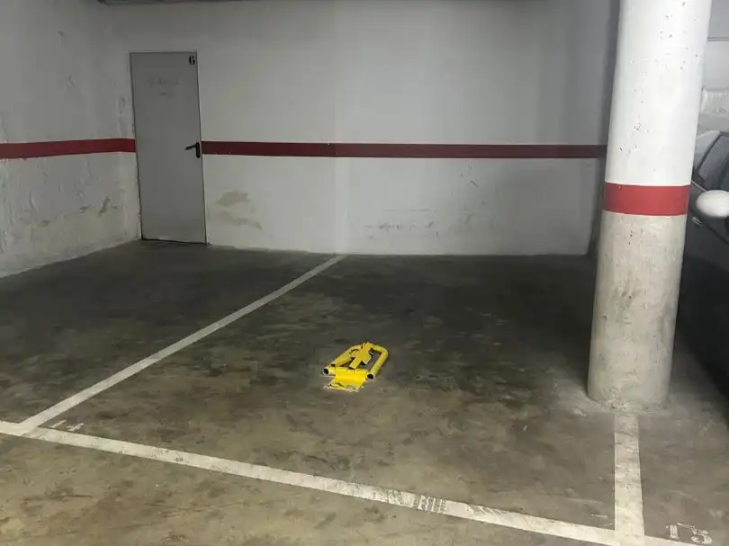 Parking for sale in President Lluís Companys 36
