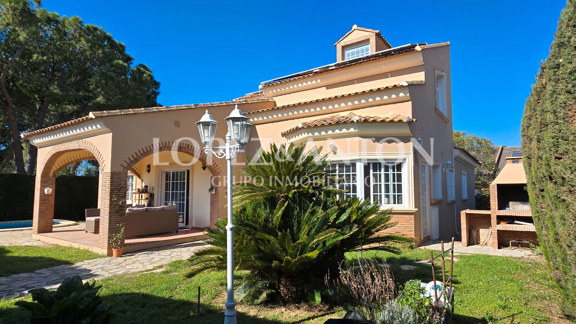 Exterior view of House or chalet for sale in L'Eliana  with Air Conditioner, Heating and Private garden