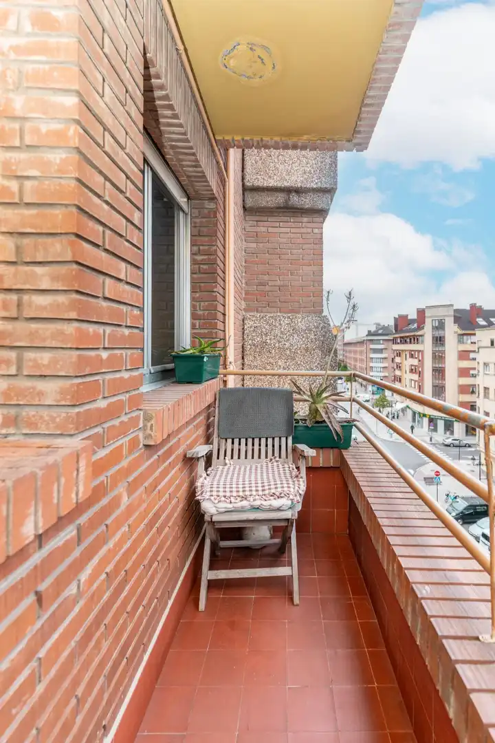Terrassa de Apartament en venda en Oviedo  amb Calefacció, Terrassa i Balcó