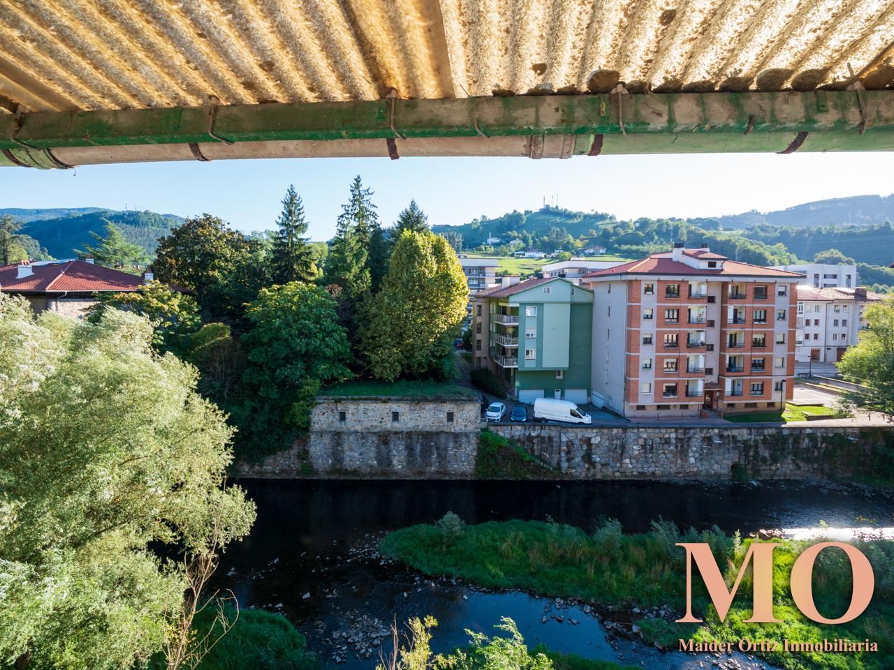 Vista exterior de Àtic en venda en Bergara amb Calefacció, Terrassa i Traster
