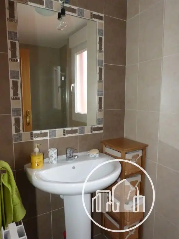 Baño de Casa o chalet en venta en Villarcayo de Merindad de Castilla la Vieja con Calefacción, Jardín privado y Terraza