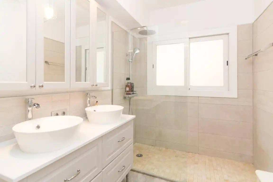 Bathroom of Houses for sale in Sant Cugat del Vallès  with Air Conditioner, Heating and Private garden
