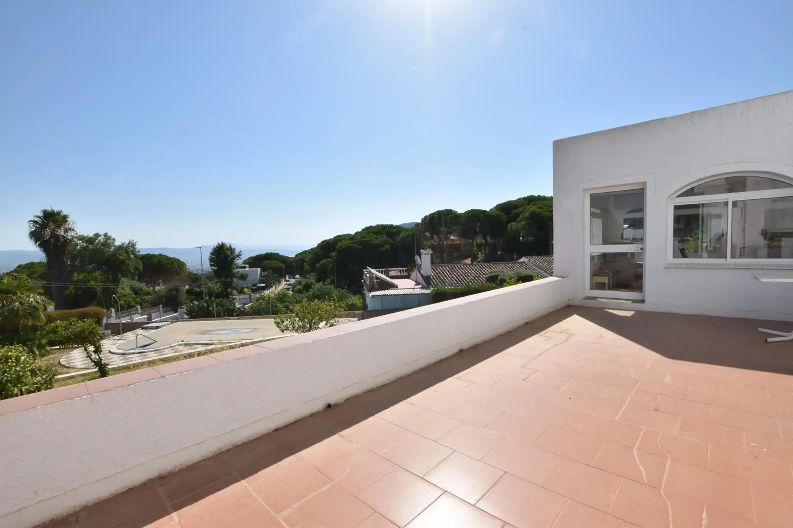 Terrassa de Casa o xalet en venda en Alhaurín de la Torre amb Jardí privat, Terrassa i Piscina comunitària