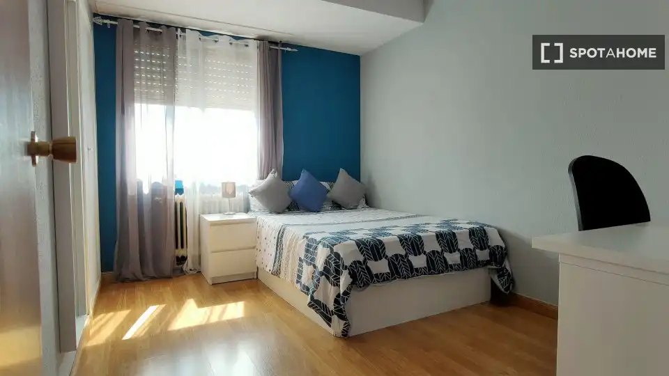 Habitación de Piso de alquiler en Alcalá de Henares con Aire acondicionado, Calefacción y Amueblado