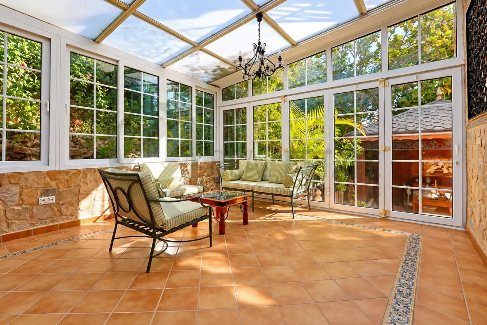 Terrasse von Haus oder Chalet zum Verkauf in Alicante / Alacant mit Klimaanlage, Heizung und Privatgarten