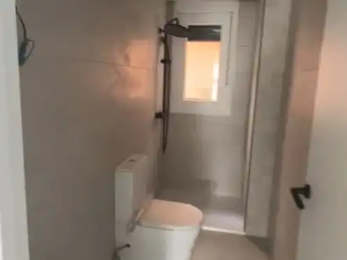 Bany de Pis de lloguer en La Llosa amb Aire condicionat