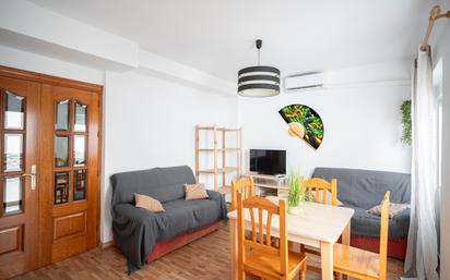 Living room of Single-family semi-detached for sale in  Granada Capital