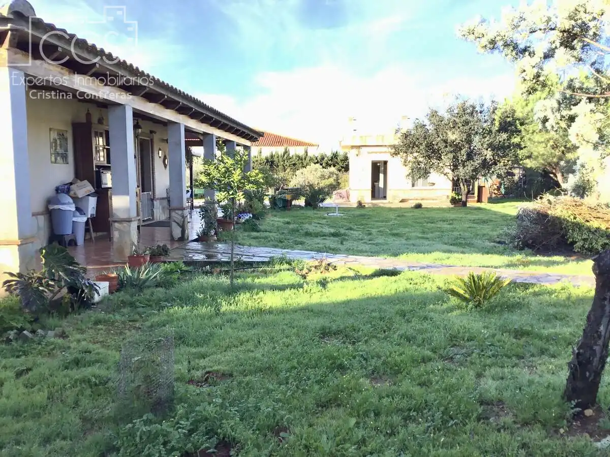 Jardí de Casa o xalet en venda en Sevilla amb Aire condicionat, Traster i Piscina