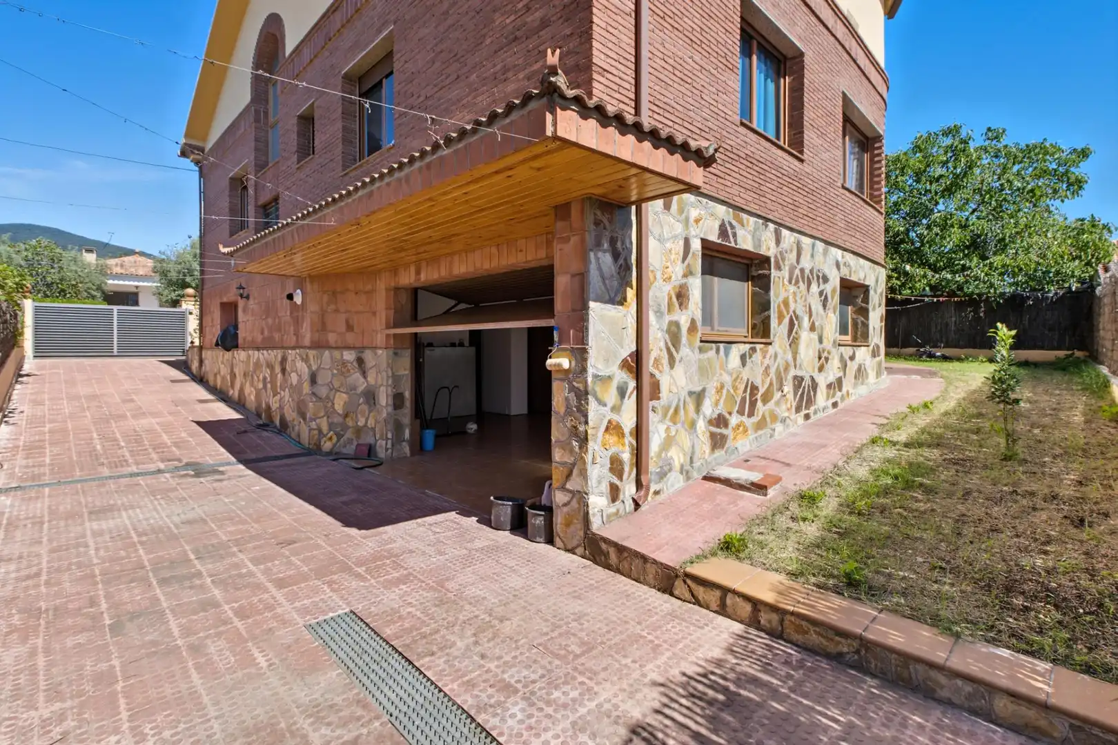 Vista exterior de Casa o chalet en venta en Cànoves I Samalús con Aire acondicionado, Calefacción y Jardín privado
