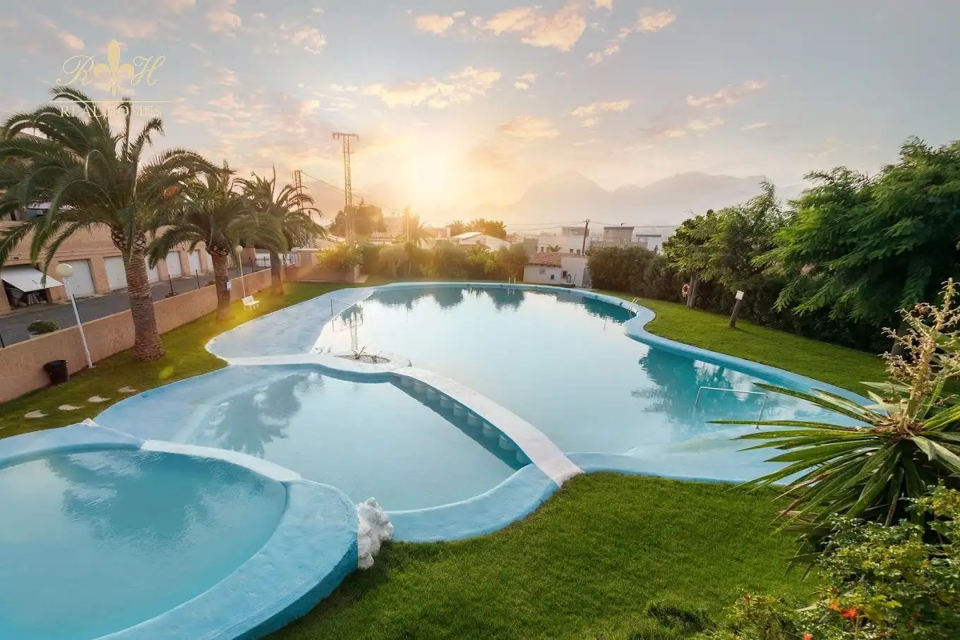 Piscina de Casa adosada en venda en L'Alfàs del Pi amb Aire condicionat, Calefacció i Jardí privat