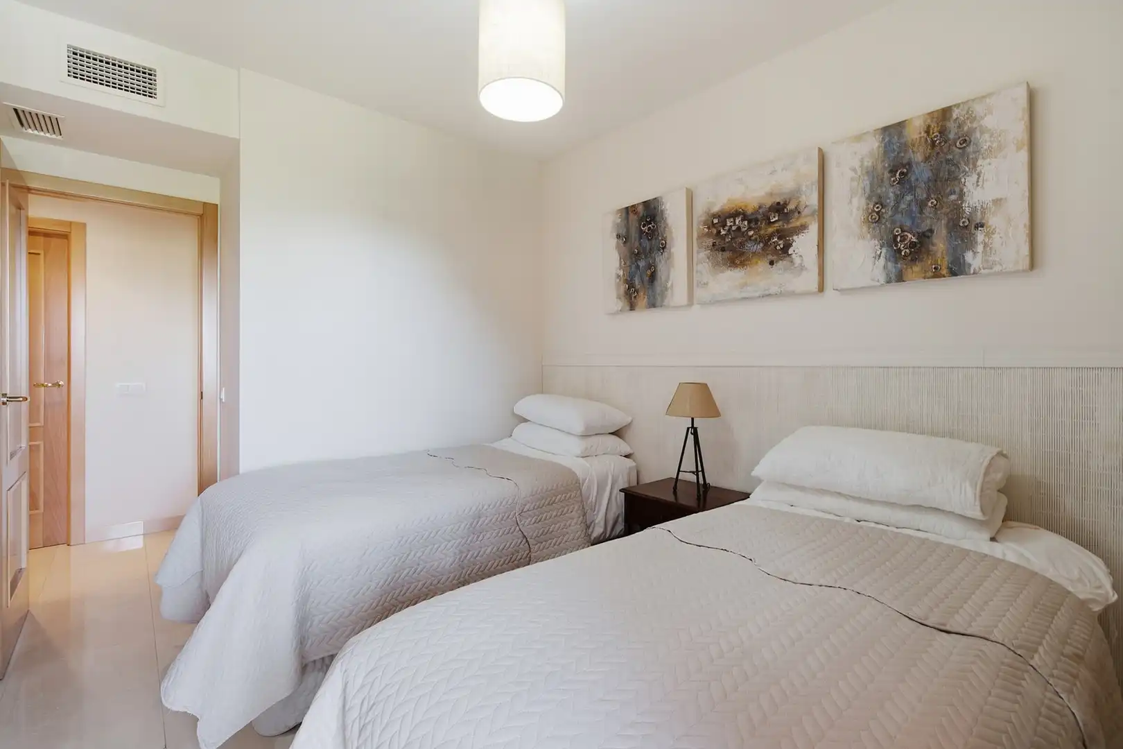 Habitación de Apartamento en venta en Estepona con Aire acondicionado, Terraza y Trastero