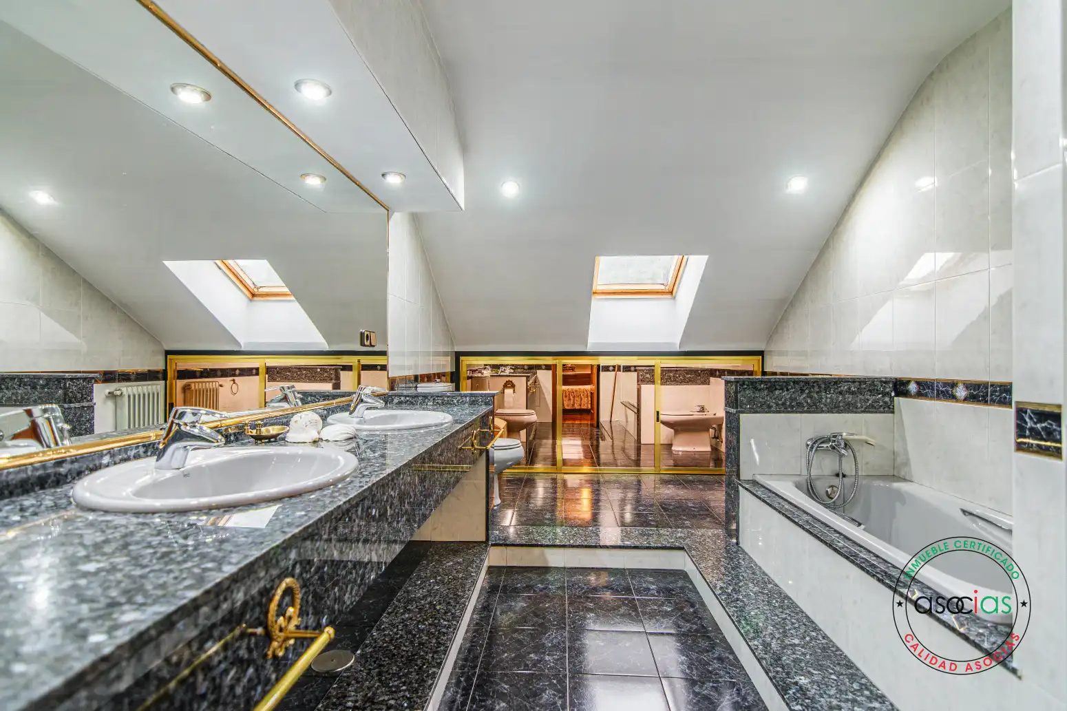 Bathroom of Attic for sale in Lena  with Heating, Parquet flooring and Terrace