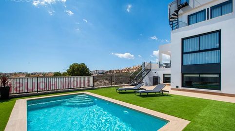 Exclusivo chalet de 6 dormitorios, sótano y solárium privado en La Finca