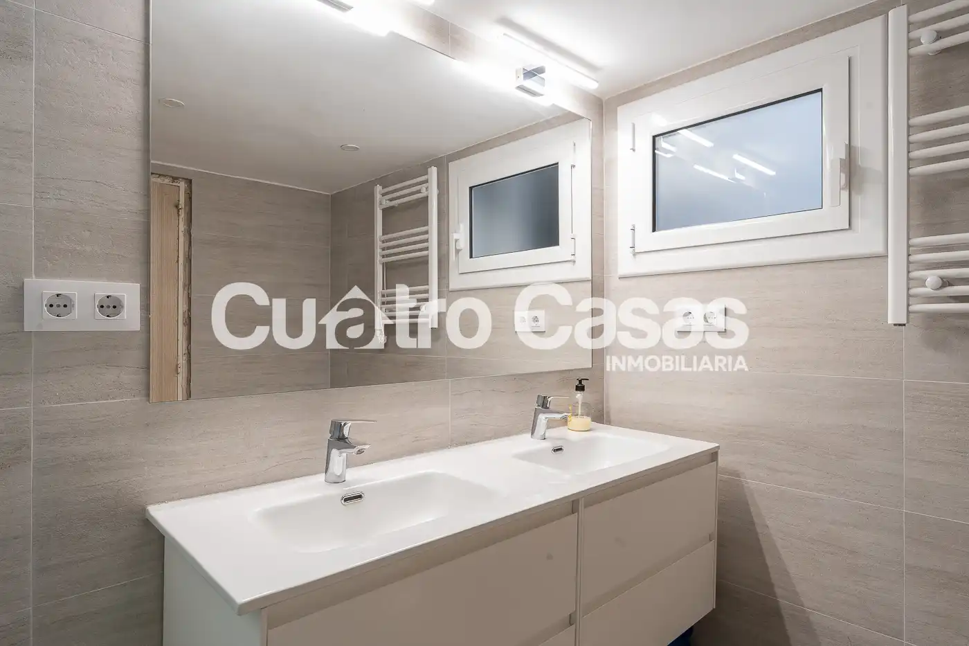 Bany de Pis en venda en Barcelona amb Aire condicionat, Calefacció i Terrassa