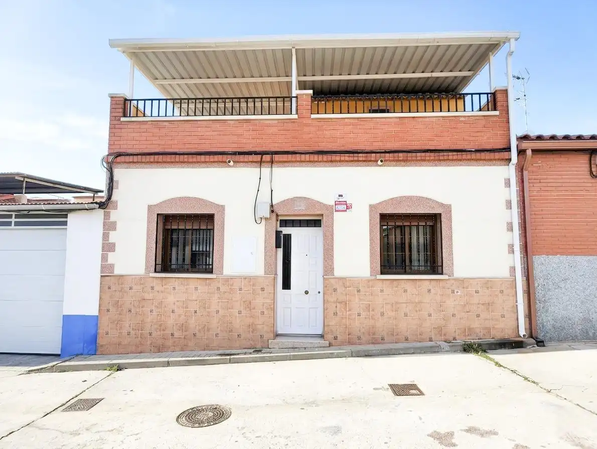 Vista exterior de Casa o chalet en venta en Puertollano con Aire acondicionado, Terraza y Trastero