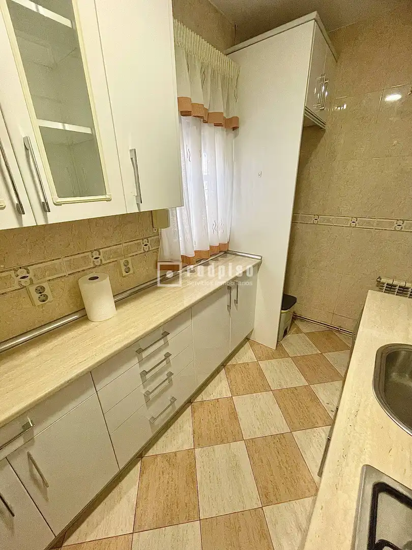 Cuina de Pis en venda en Madrid amb Calefacció, Parquet i Terrassa